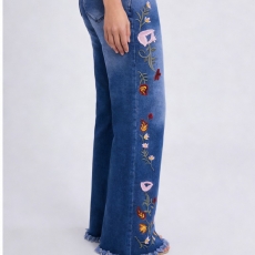 Women's Light-Wash Bohemian Flared Jeans with Floral Frayed