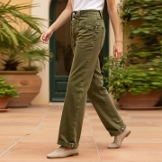 Women's Mid-Rise Stretch Straight-Leg Jeans–Slanted Pockets